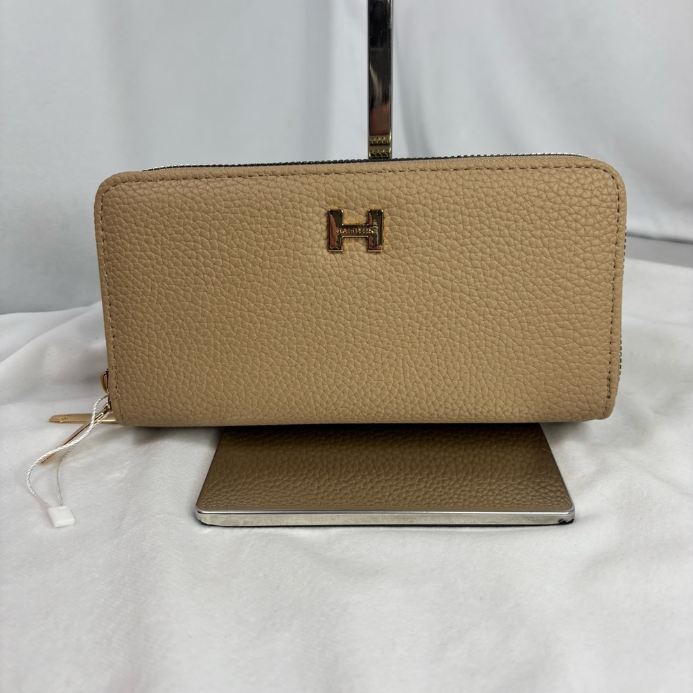 HALSTON Double Zip-around Wallet Beige Pebbled Gold Logo NWT $58 - Picture 3 of 12